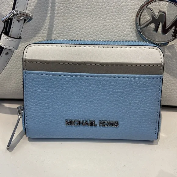 MICHAEL KORS Jet Set Travel Medium Color-Block Zip Around Wallet
LT SKY MLT
NWT - Picture 14 of 16